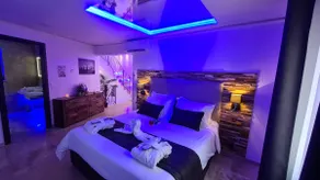 Romantic luxury suite of 80 m² with Jacuzzi & sauna - Image 3