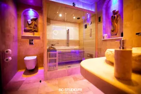 Romantic luxury suite of 80 m² with Jacuzzi & sauna - Image 2