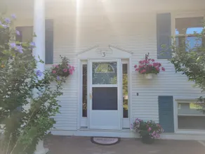 Beach House, Wedding Guests, close to Newport - Image 3