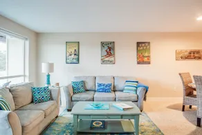 ☀️Stylish 2bd @beach~King Bed~jetted tub~Dog friendly~Elevator - Image 1
