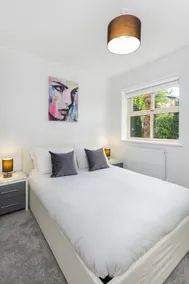 Flatzy - Peaceful Sefton Park Luxury Apartment - Image 4