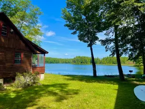 Beautiful Lakefront Log Cabin - Image 3
