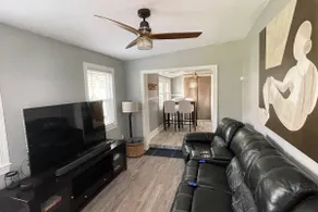 ★ Charming Comfy Cottage Home with a Modern Flair★ - Image 3