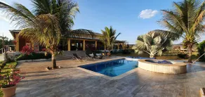 Stunning Yellow House, Large Green Area. - Image 4