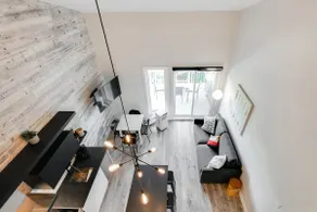 Charming redesigned condo-10 Minutes from Mountain - Image 2