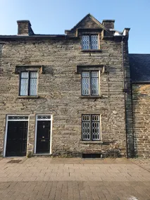 ”Ty Beti”, grade II listed townhouse, Machynlleth - Image 2