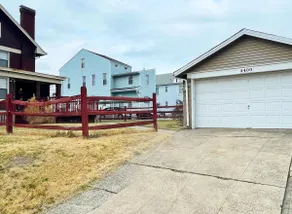 (OT1-1) Vintage Vibe: Driveway+King Bed+Deck/Yard - Image 3