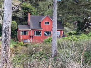 THE RED HOUSE - cozy, private, ocean view, hot tub - Image 5