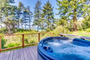 THE RED HOUSE - cozy, private, ocean view, hot tub - Image 2