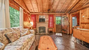 White Lake Log Cabins with Beach Access - Image 4