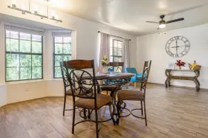 Glendale Treasure, Prime Location, Large Pool. - Image 3