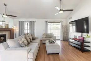 Glendale Treasure, Prime Location, Large Pool. - Image 2