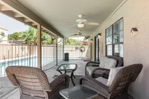 Glendale Treasure, Prime Location, Large Pool. - Image 5