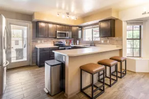 Glendale Treasure, Prime Location, Large Pool. - Image 4