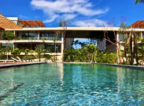 Vogue Top Floor Studio | Pool, Gym, Beach Shuttle - Image 2