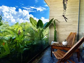 Vogue Top Floor Studio | Pool, Gym, Beach Shuttle - Image 4