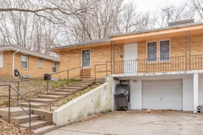 Cozy, simple, private unit w/ off street parking. - Image 2