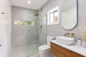 ”Stones throw to it all - perfect location” - Image 2