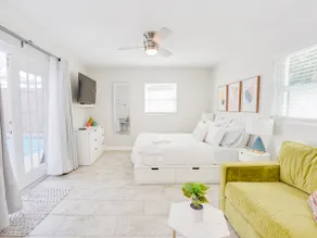 Luxe Private Suite - Cozy Escape - Image 3