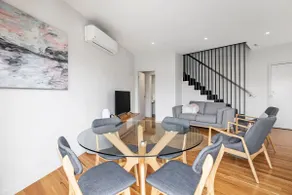 Surf Central Townhouse - Walk to Beach and Shops - Image 4