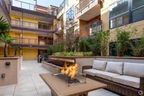 Hot Tub and Garage Downtown - Image 5