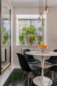 Designer 2bdrm Flat in Center City w/ Parking - Image 4