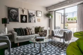 Designer 2bdrm Flat in Center City w/ Parking - Image 2