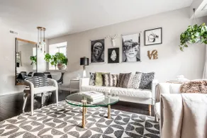 Designer 2bdrm Flat in Center City w/ Parking - Image 5