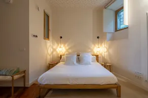 A peaceful and charming refuge, centrally located and with ocean views - Image 3