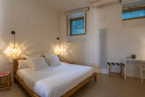 A peaceful and charming refuge, centrally located and with ocean views - Image 4