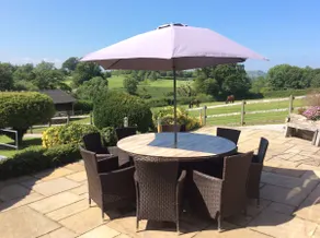 Ty Bach, 1 bedroom home with hot tub and views - Image 5