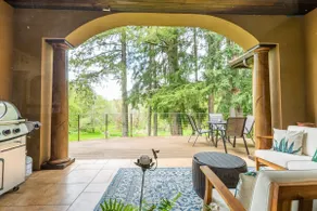 Tuscan home in NW wine country - Image 3