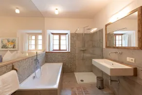 Romantic Hideaway – Veranda, Bergblick & Sauna - Image 3