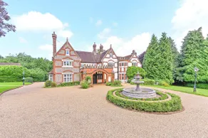 Luxury Surrey Hills Manor | Sleeps 16+ | Exclusive - Image 2