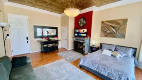 Gorgeous Studio with Balcony, City & Park View - Image 2