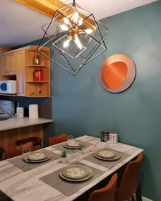 Stylish Modern Townhouse w/balcony near Banff Gate - Image 4