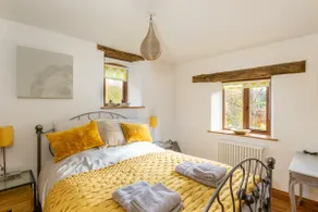 Granary Cottage Luxury Barn Conversion - Image 3