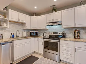 Pristine Middleburg Home with 2 Bedrooms 1 Bath - Image 3