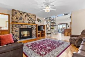 Cottage · Beachfront Cottage on Lake Champlain, Colchester - Image 2