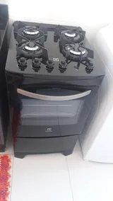 Apartment with NEW cabinets and appliances - Image 4