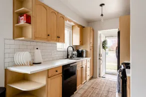 #1 Airbnb. Modern Spacious & Cozy Ranch Home - Image 4