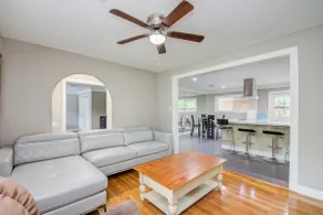 Elegant 3BR 2BA-10 min ~ Downtown & Galleria Houston - Image 2