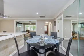 Elegant 3BR 2BA-10 min ~ Downtown & Galleria Houston - Image 4