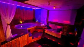 Small very private studio, with indoor spa. - Image 4