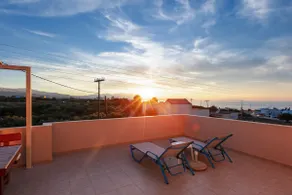 7 bedroom villa with pool, 700m from the beach! - Image 5