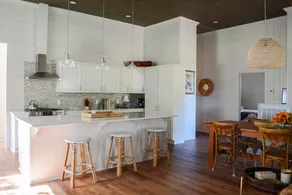 Dazzling Taylor, MS Farmhouse on Main Street - Image 5