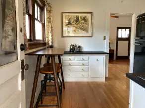 Downtown 2bd 1 ba in historic duplex with yard - Image 2