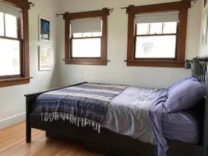 Downtown 2bd 1 ba in historic duplex with yard - Image 3
