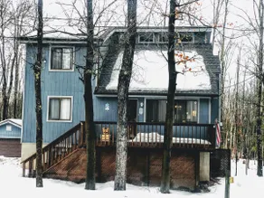 Poconos Retreat where Luxury Meets Rustic - Image 3