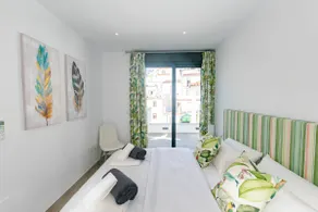 Modern apartment in Competa - Image 4